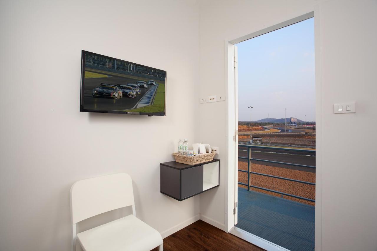 Bric Box Hotel Buriram Bagian luar foto