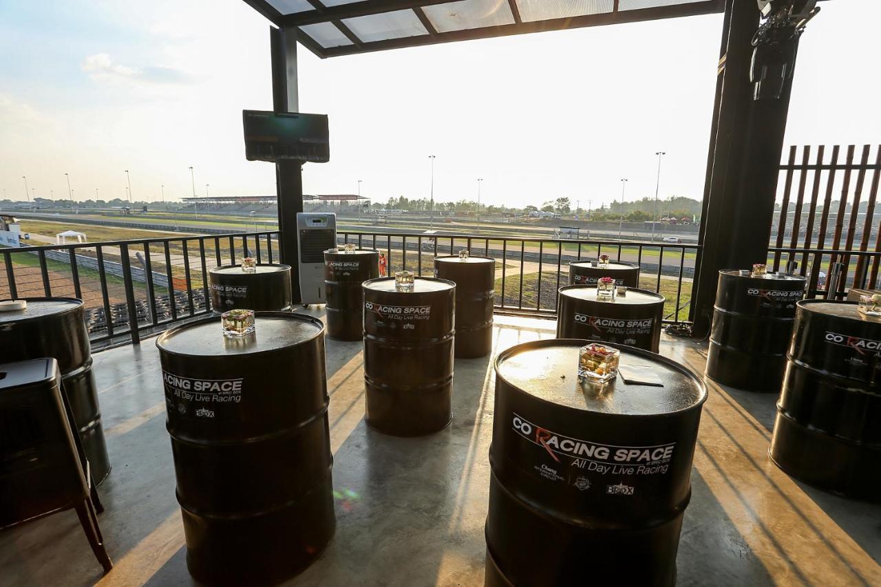 Bric Box Hotel Buriram Bagian luar foto