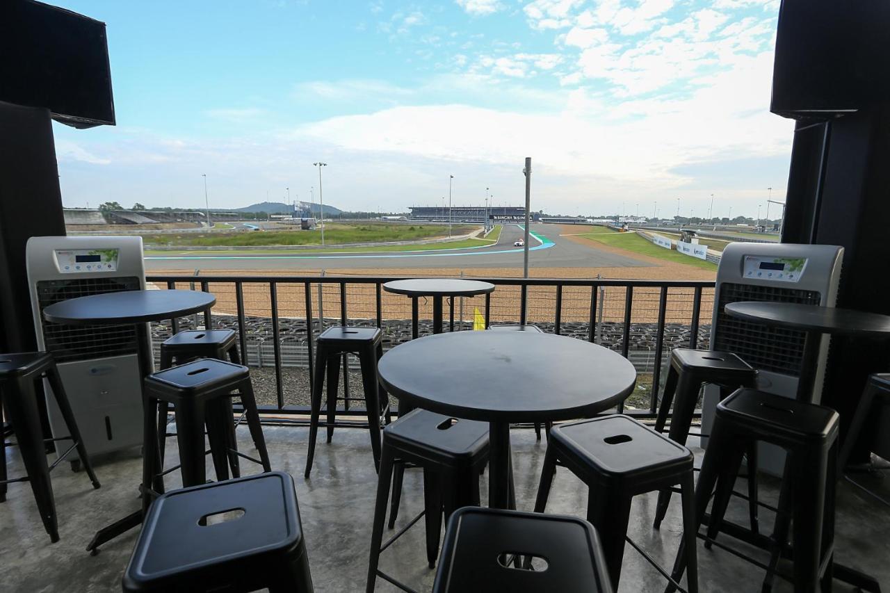 Bric Box Hotel Buriram Bagian luar foto