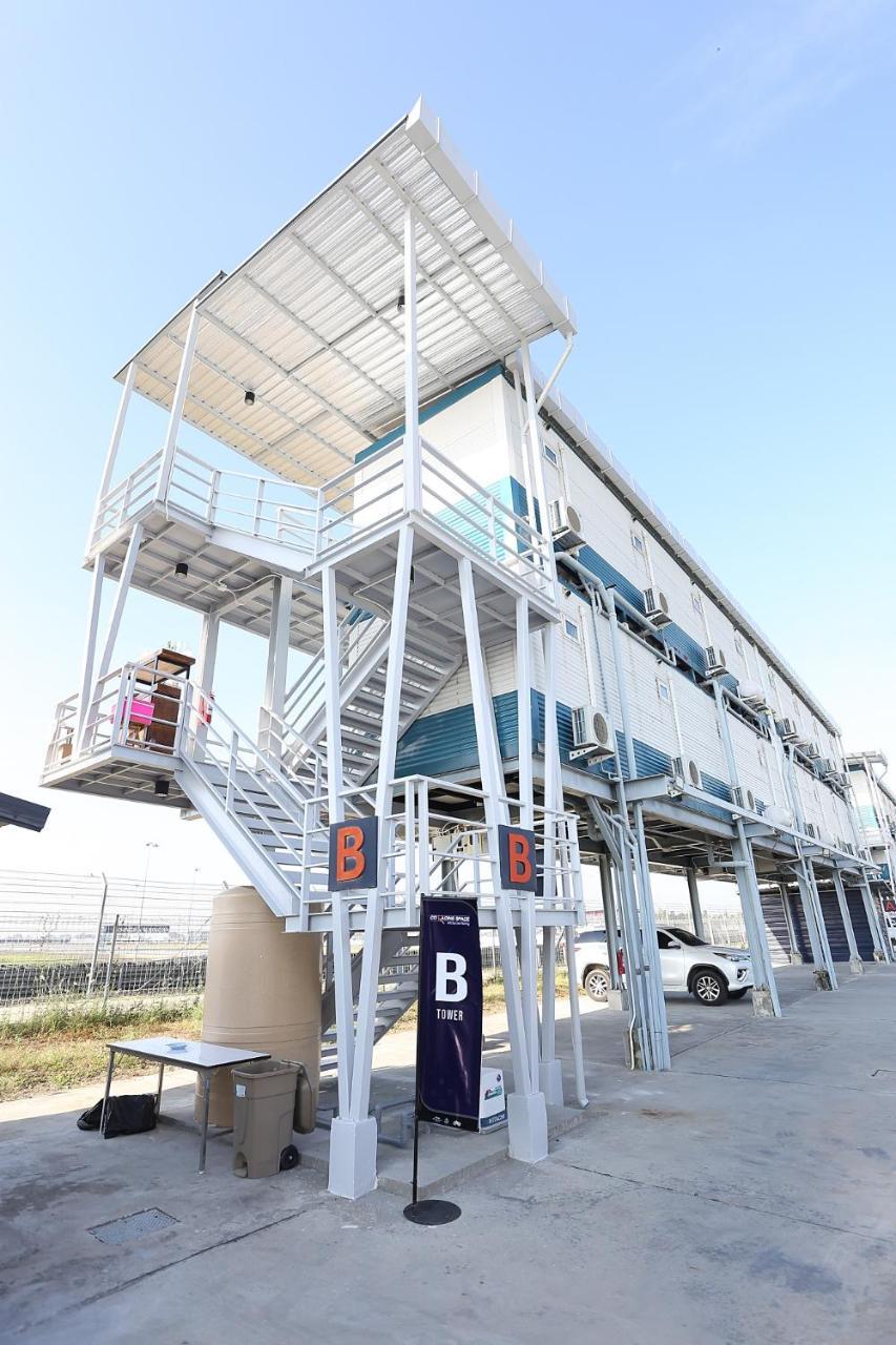 Bric Box Hotel Buriram Bagian luar foto