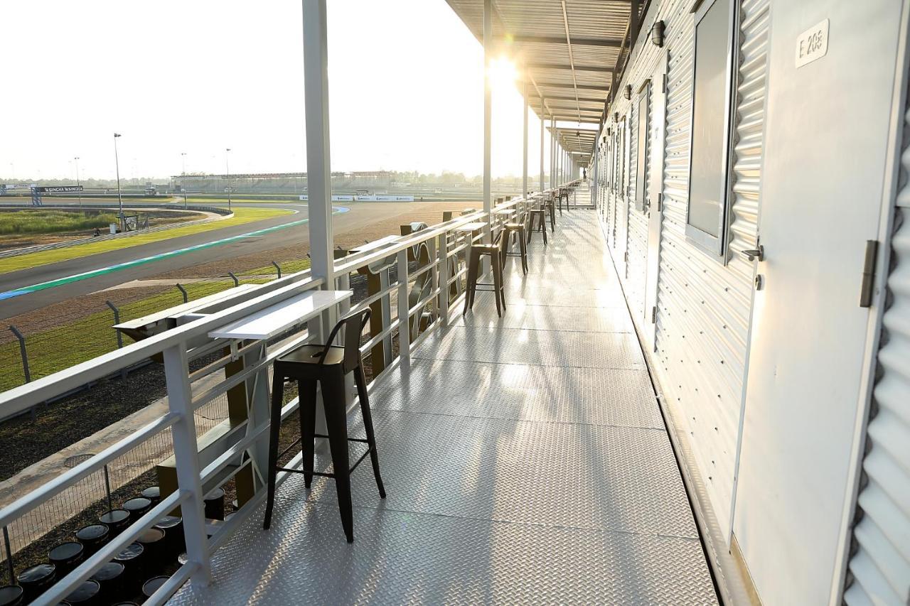Bric Box Hotel Buriram Bagian luar foto