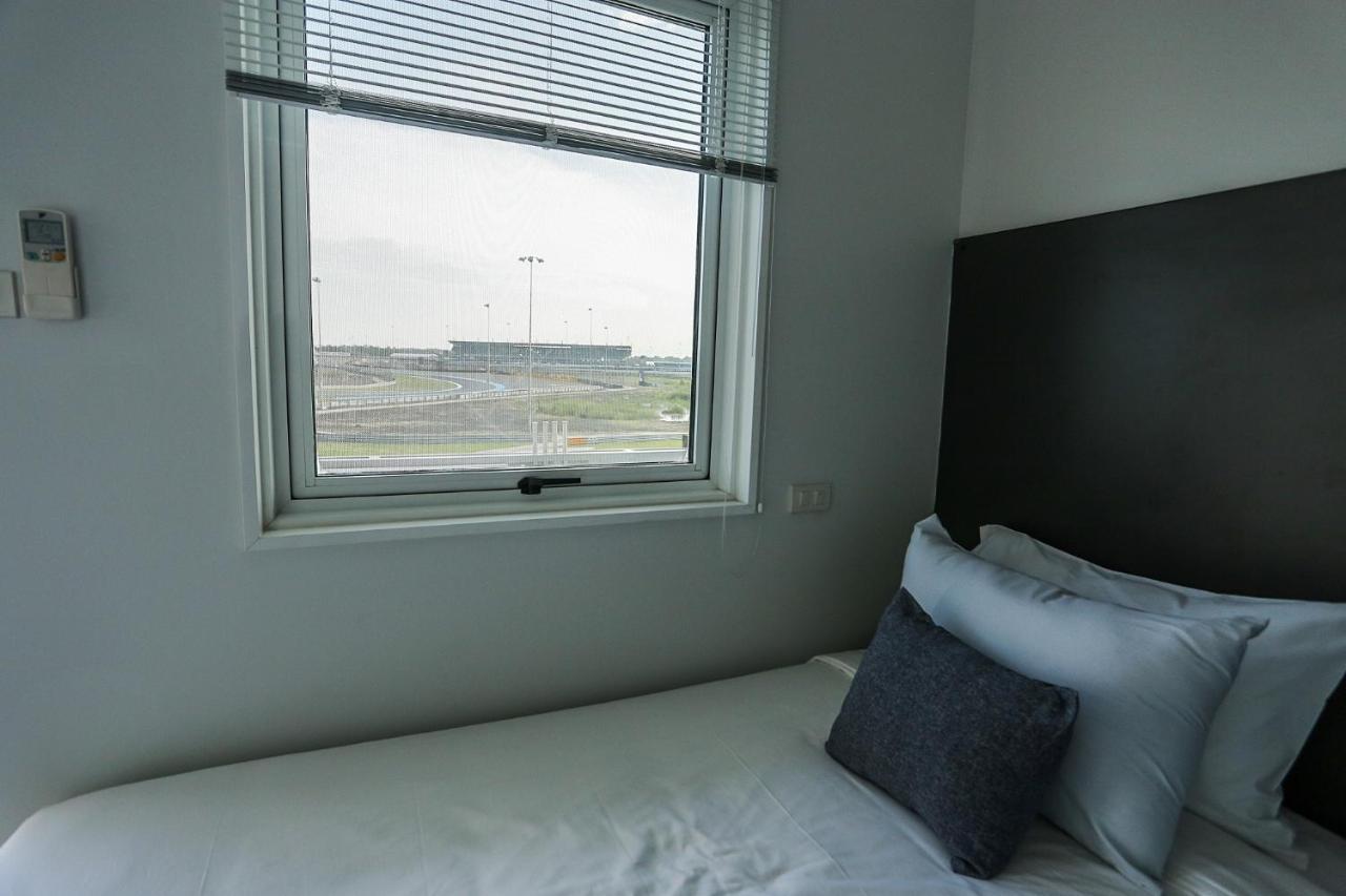 Bric Box Hotel Buriram Bagian luar foto