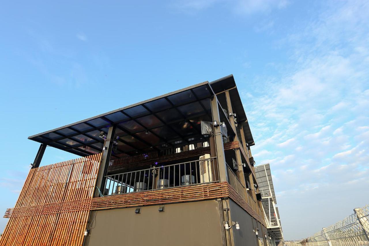 Bric Box Hotel Buriram Bagian luar foto