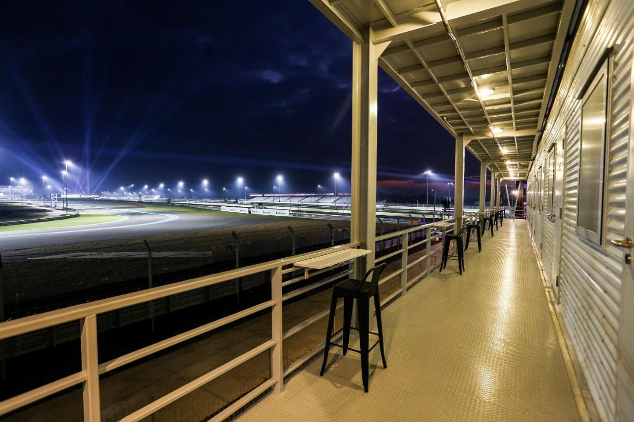 Bric Box Hotel Buriram Bagian luar foto