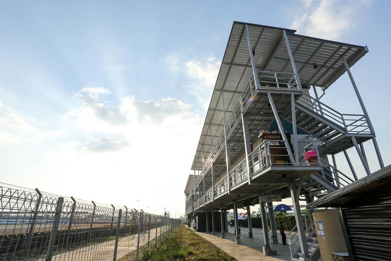 Bric Box Hotel Buriram Bagian luar foto